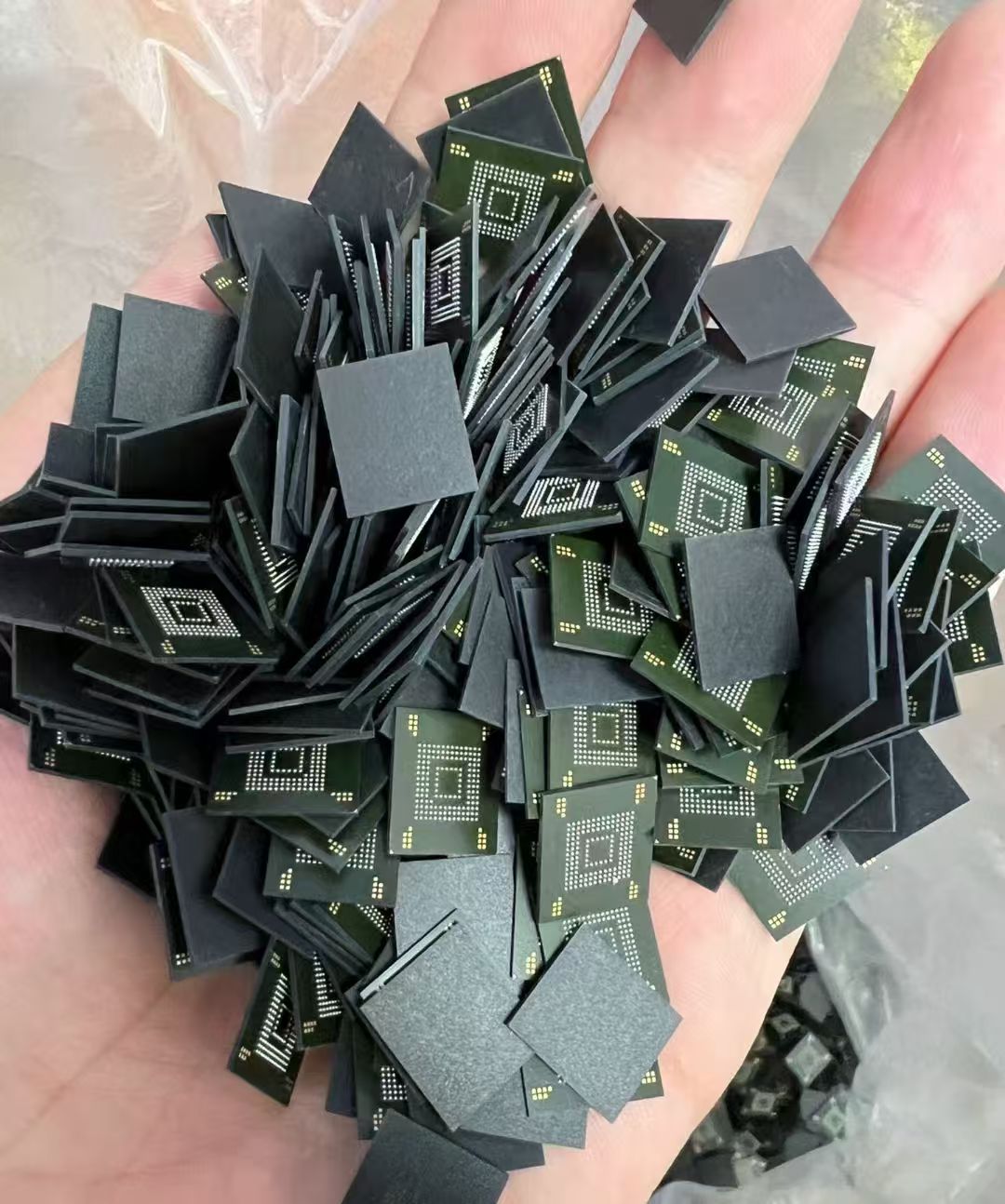 芯片IC、散装电容、三极管、电子元器件